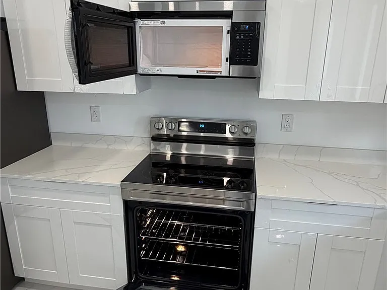 759 Cane St E — Photo 8