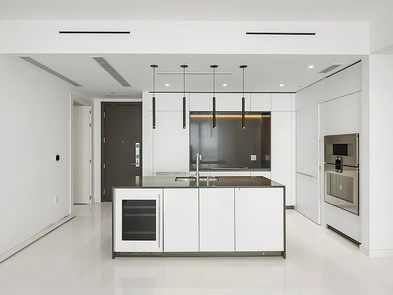 300 Biscayne Blvd #1 — Photo 6