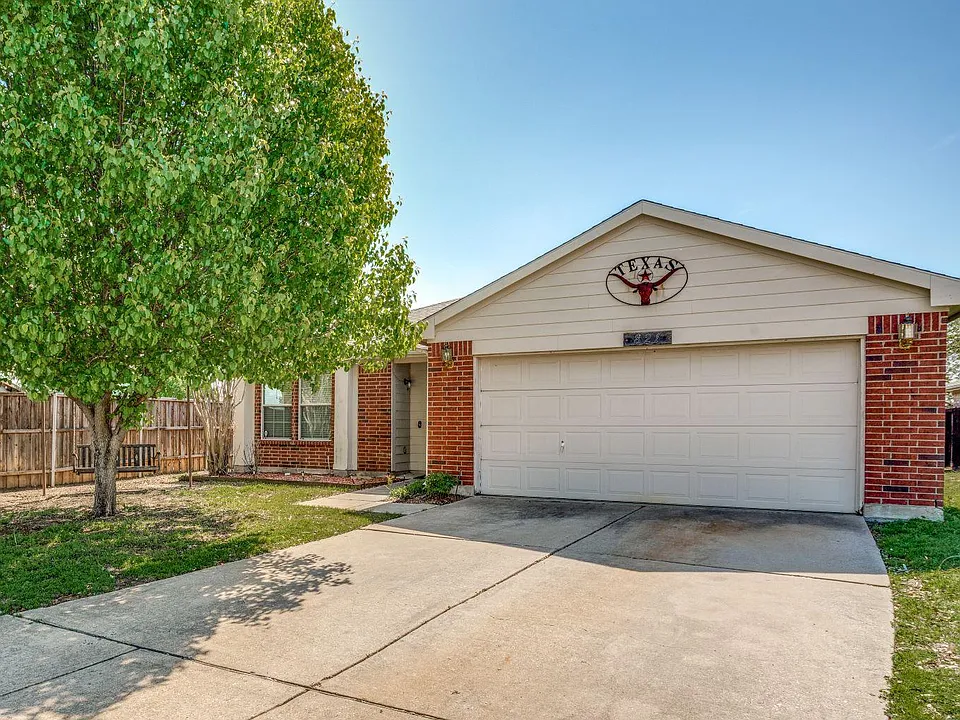 821 Oak Hollow Ln