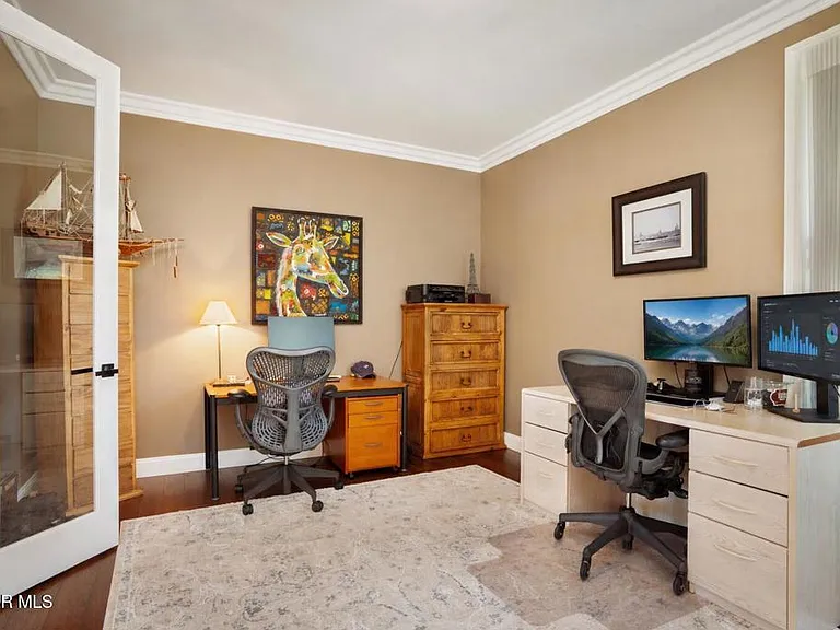1004 Lambourne Pl — Photo 32