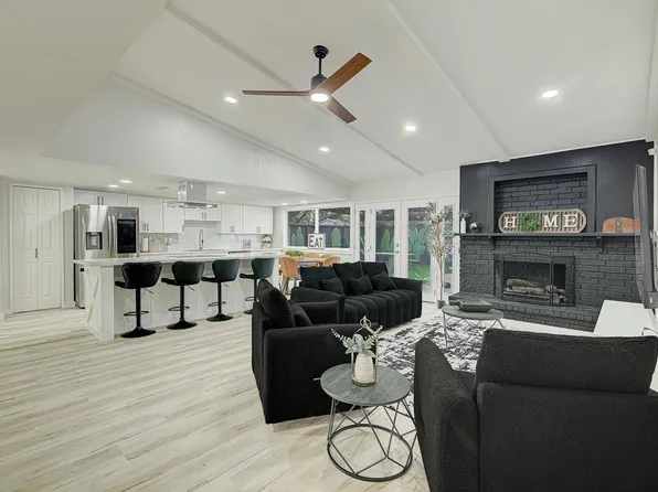 7310 Corta Calle Dr, Houston, TX 77083