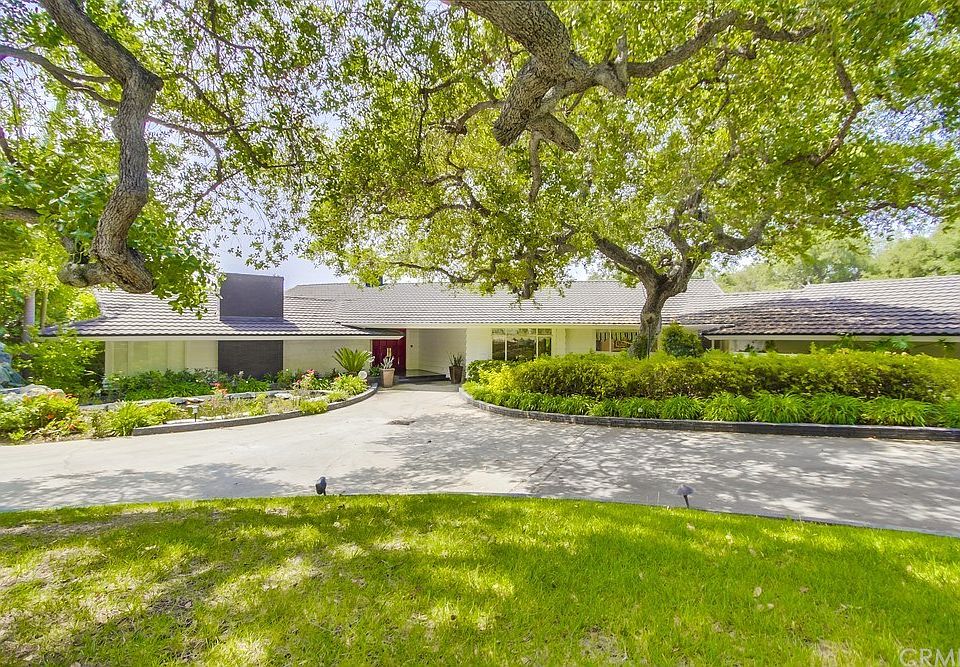 1st image of 816 Singing Wood Dr