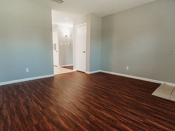 3rd image of 2700 Sunny Ln #13
