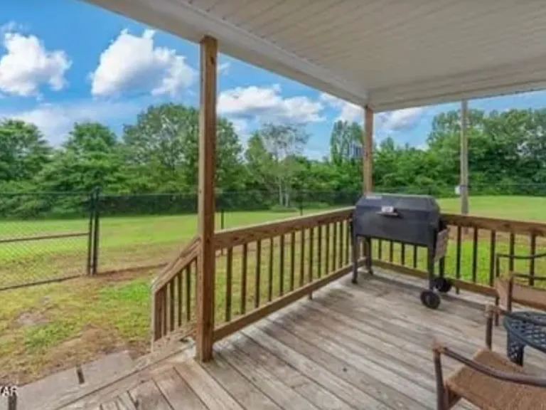 5425 State Route 225 — Photo 17