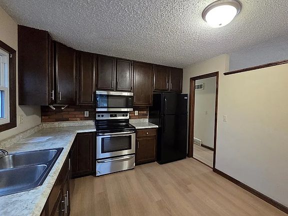 2nd image of 342 Cambridge Dr NE