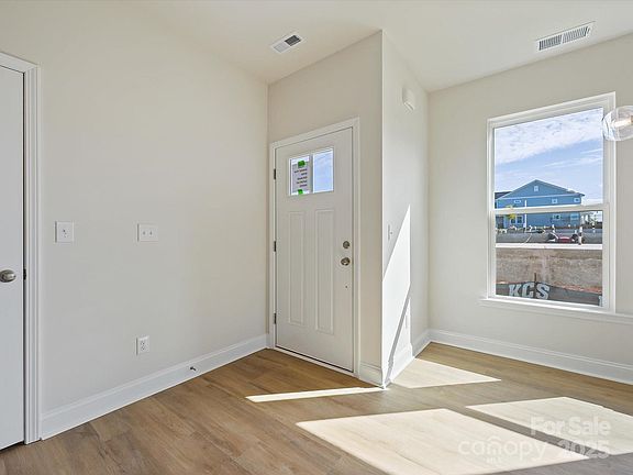 3rd image of 176 Quartz Hill Way
