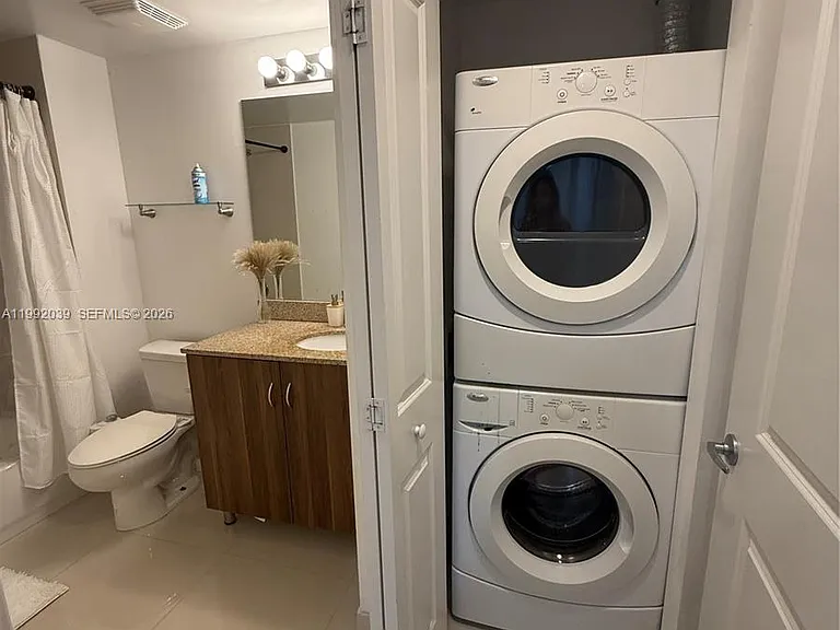 601 NE 23rd St #901 — Photo 3