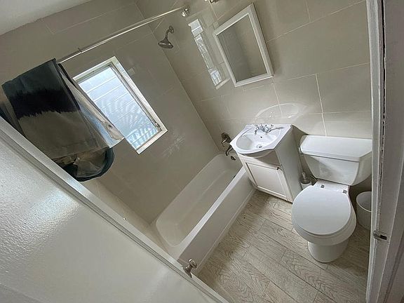 4th image of 760 Jefferson Ave APT 12