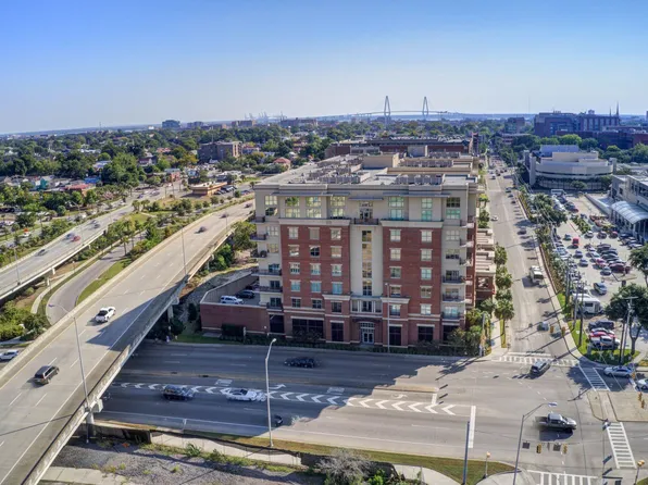 150 Bee St APT 503, Charleston, SC 29401