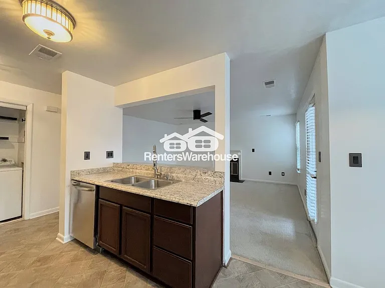 1843 Chantilly Ct #404 — Photo 8