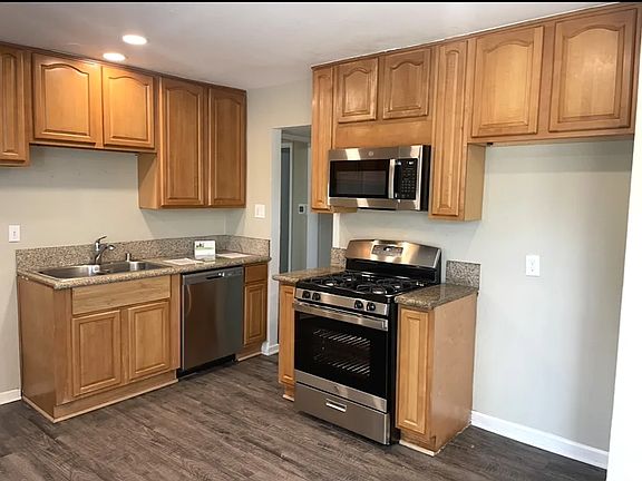 3rd image of 6537 Elm Ave