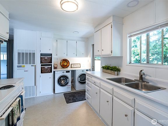 5th image of 3686 Galiano Drive