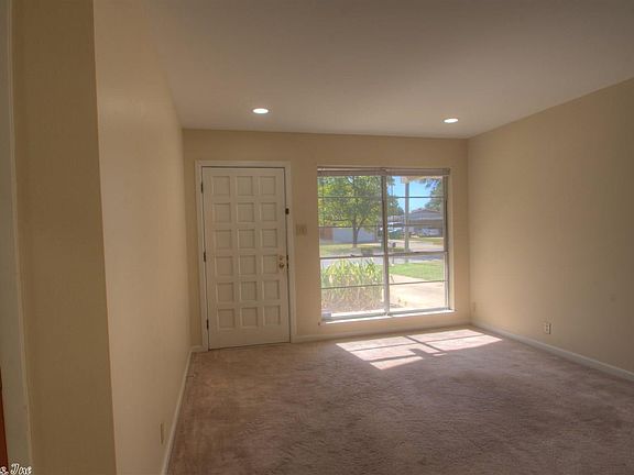 3rd image of 4008 Columbine Ln
