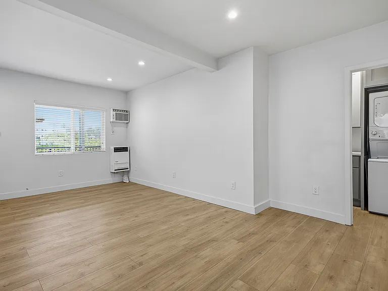1038 N Bonnie Brae St #1042 — Photo 6