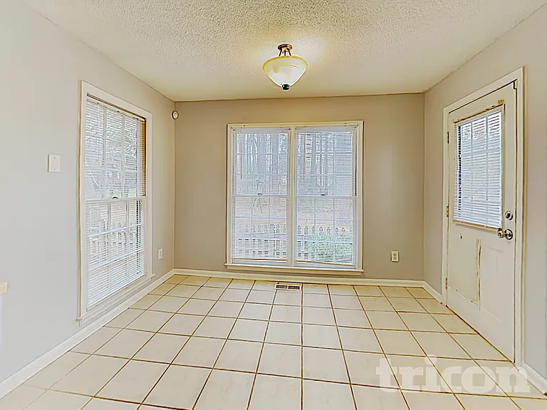5394 Telford Ct — Photo 7