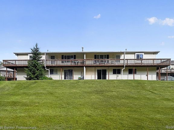 3rd image of 9533 Overlook Ct