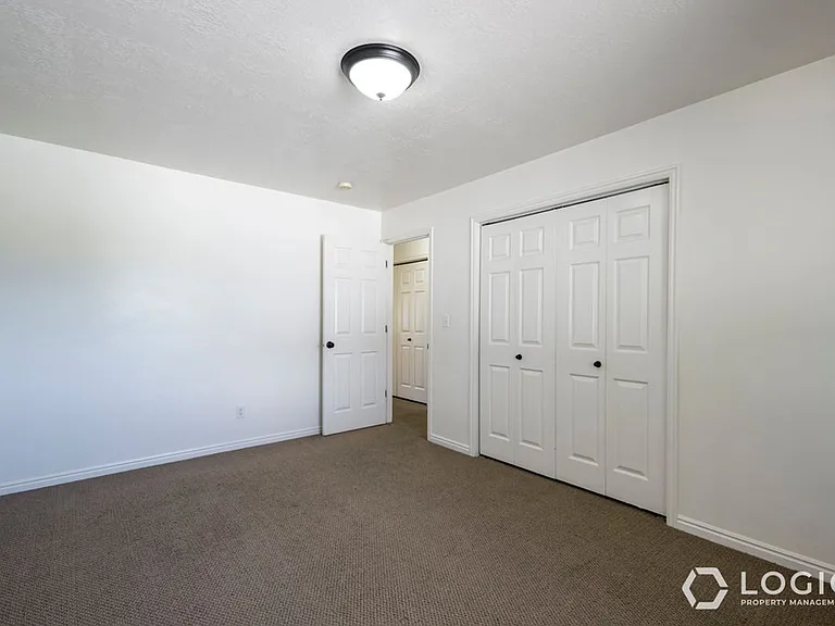 934 E 500 N — Photo 15