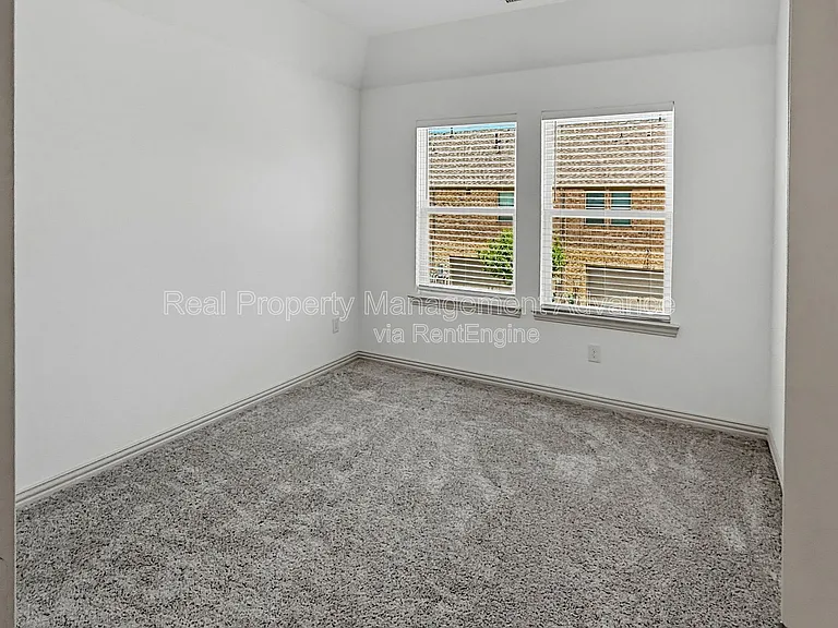 6064 Silverado Trl — Photo 15