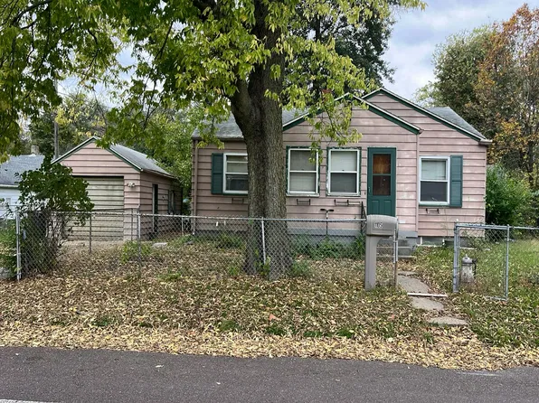 1105 N 2nd St, Pekin, IL 61554