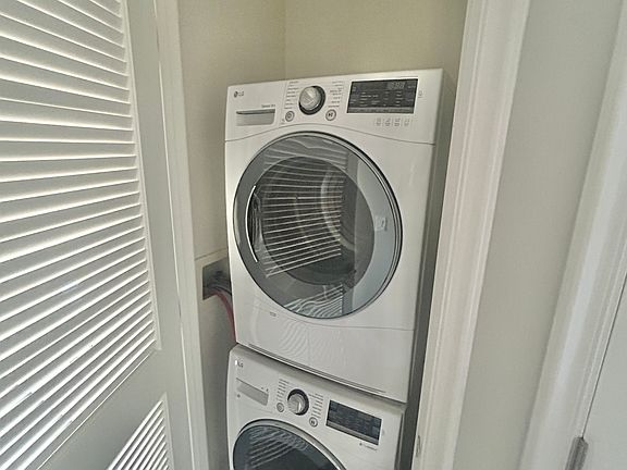 4th image of 900 Chestnut St #4e2bf2812