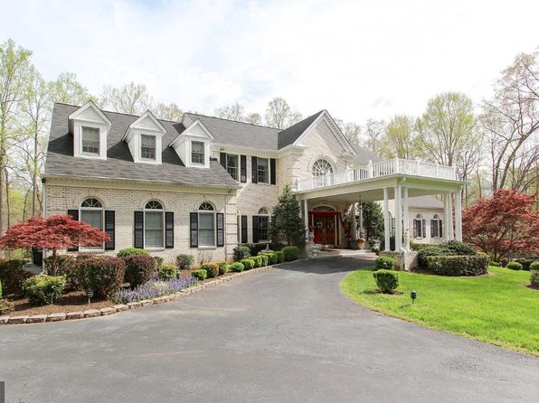 7808 Hill House Ct, Fairfax Station, VA 22039