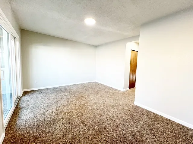 637 Pleasant Ave — Photo 24