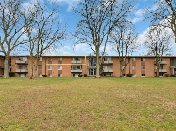 22091 River Oaks Dr APT C-9, Rocky River, OH 44116