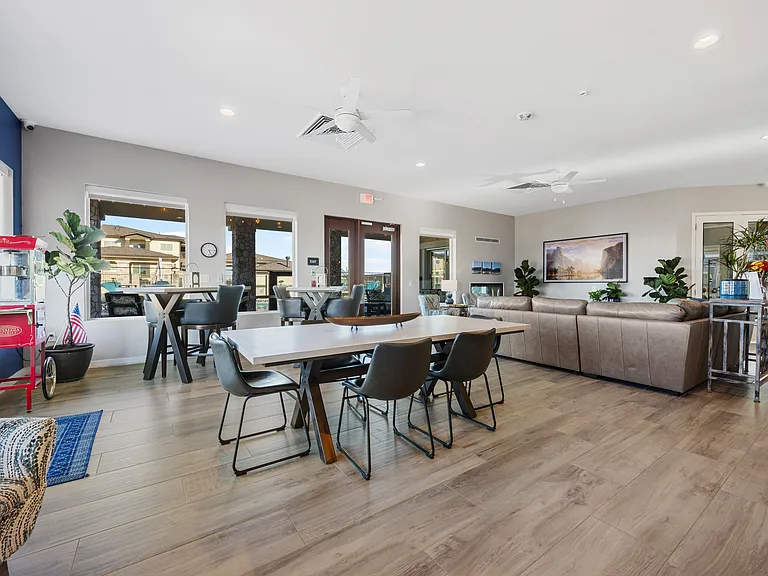 Granite Mountain Apartments — Photo 13