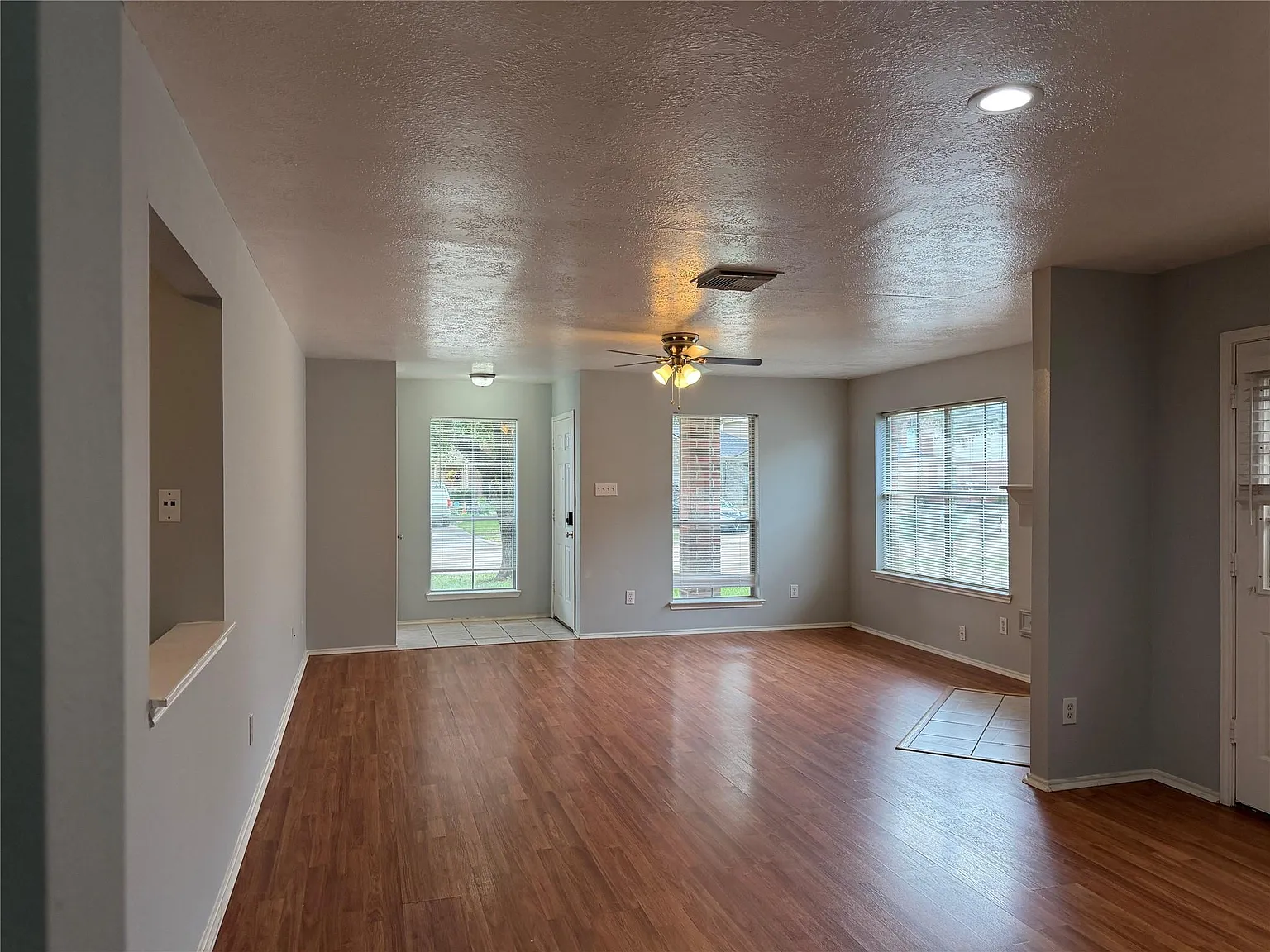 3 bed, 2.0 bath, 1341 sqft, $1,800 — Photo 4