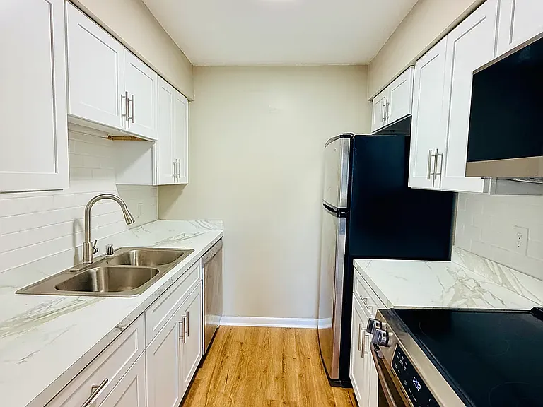 6 Almond Ct #2 — Photo 1