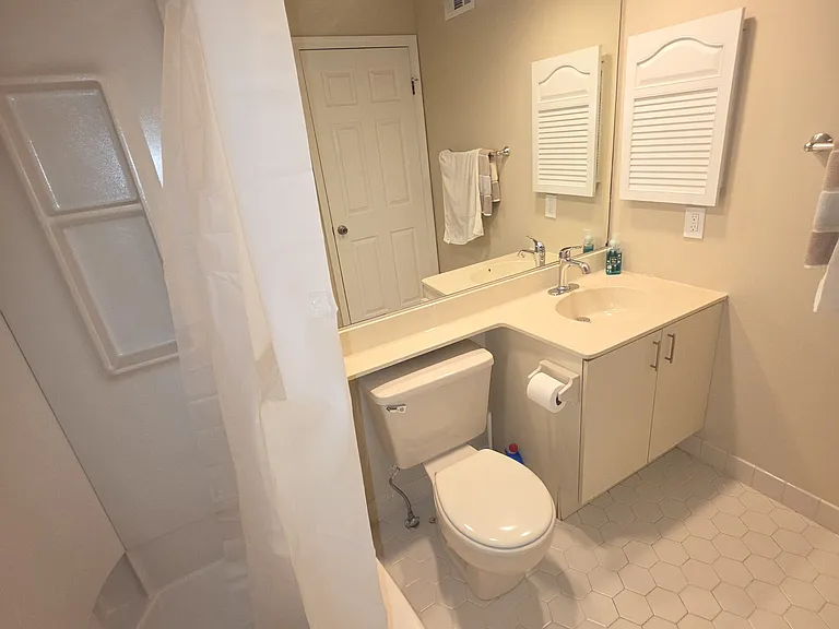 2708 Ridgefield Ct #2 — Photo 6