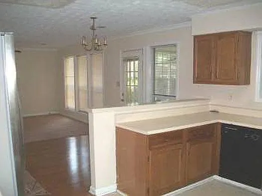 2090 Hollywood Dr — Photo 5