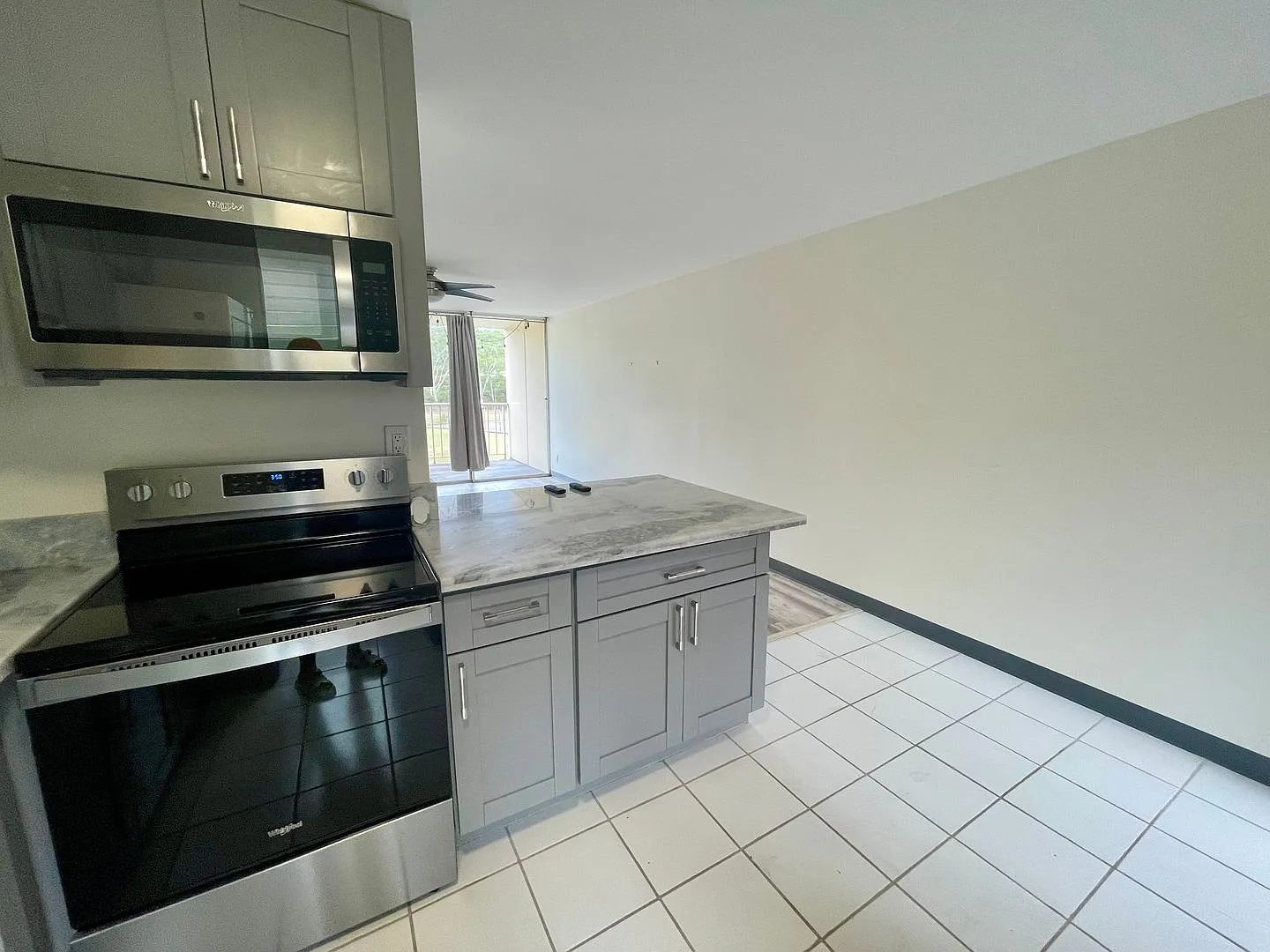 1Bed / 1Bath / 1Parking W/D In Unit! Waipio Acres- Waikalani Woodlands! — Photo 3