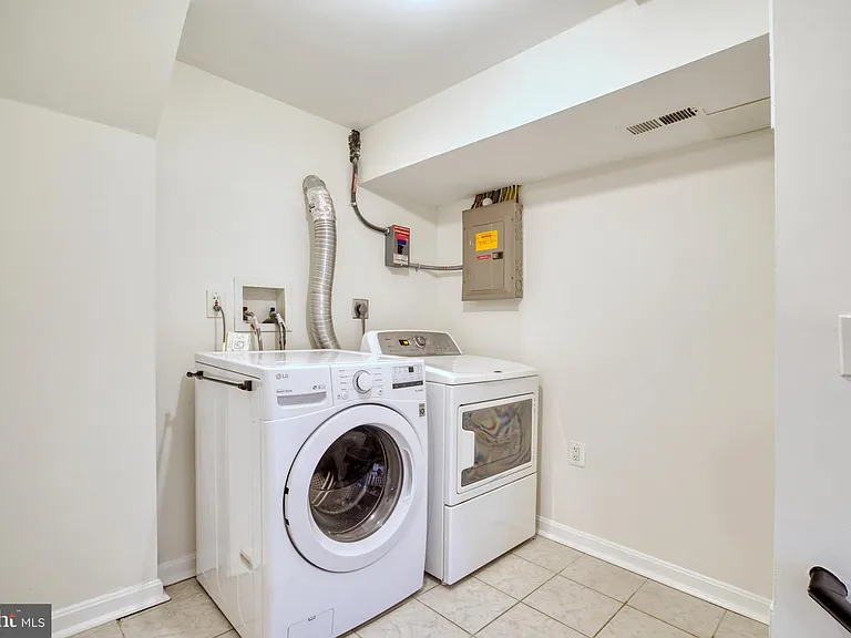 3731 Kemper Rd — Photo 6
