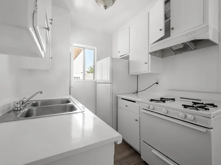 19035 Sherman Way — Photo 8