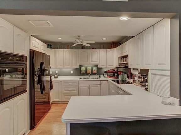 4th image of 1518 Pelican Point Dr #258-6