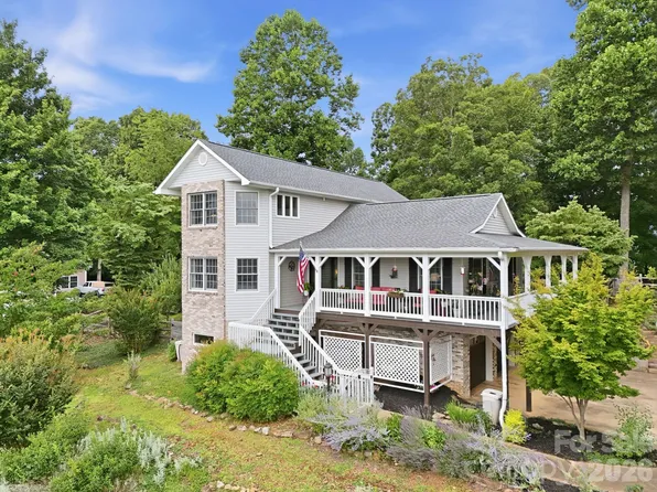 241 Alta Vista Dr, Candler, NC 28715