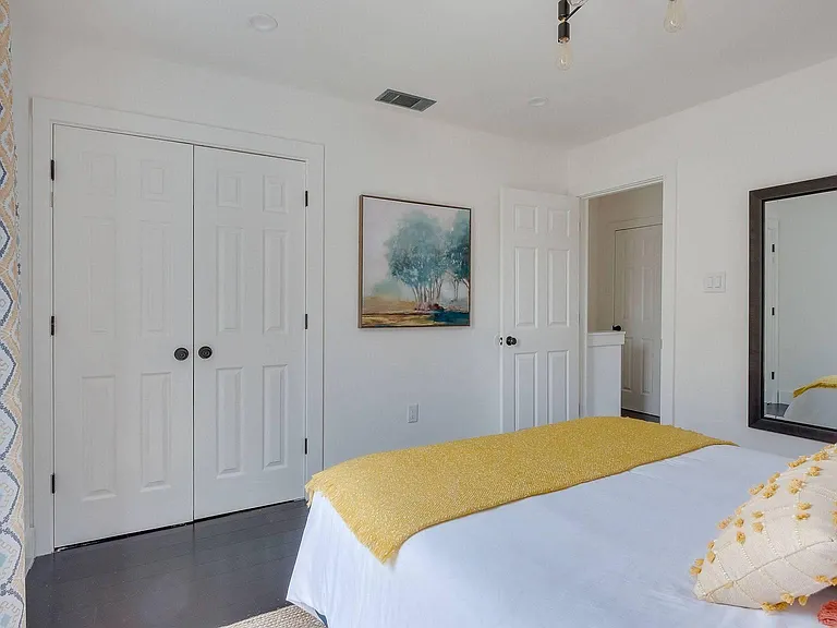 414 E Gaston St — Photo 23
