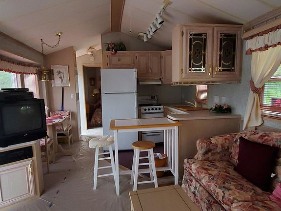 3rd image of 26 Pueblo Lane Gln #8