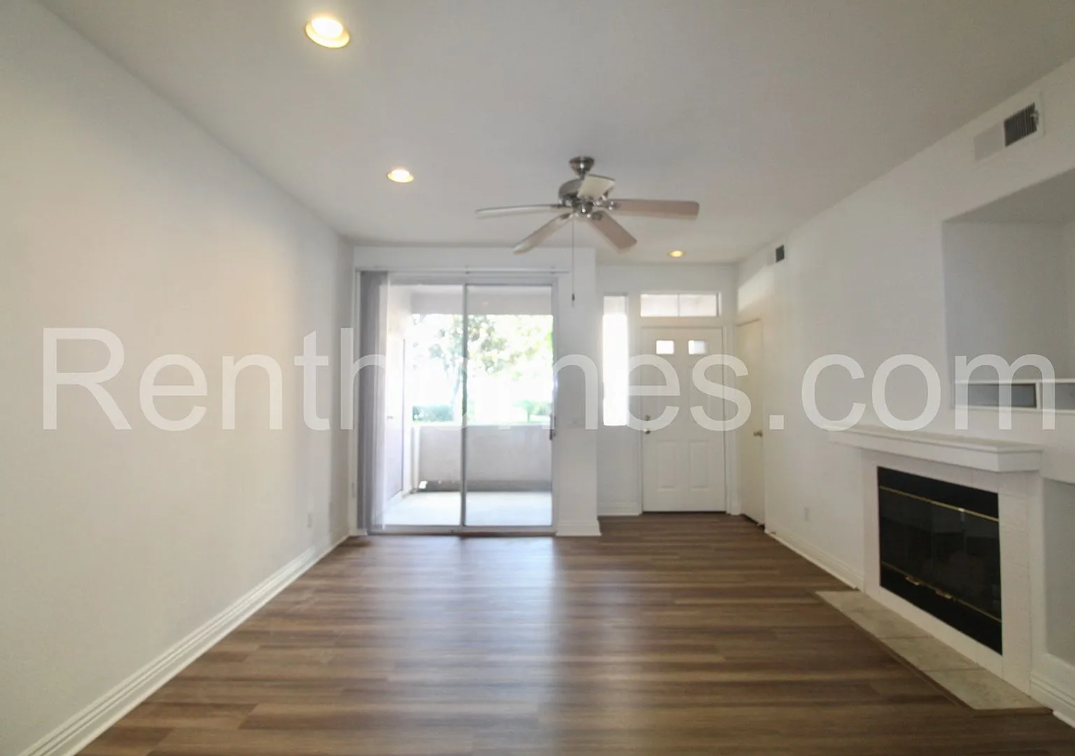 Sabre Springs, 10722 Sabre Hill Dr #134, AC, Fireplace, Community Pool, Spa & Fitness, — Photo 2
