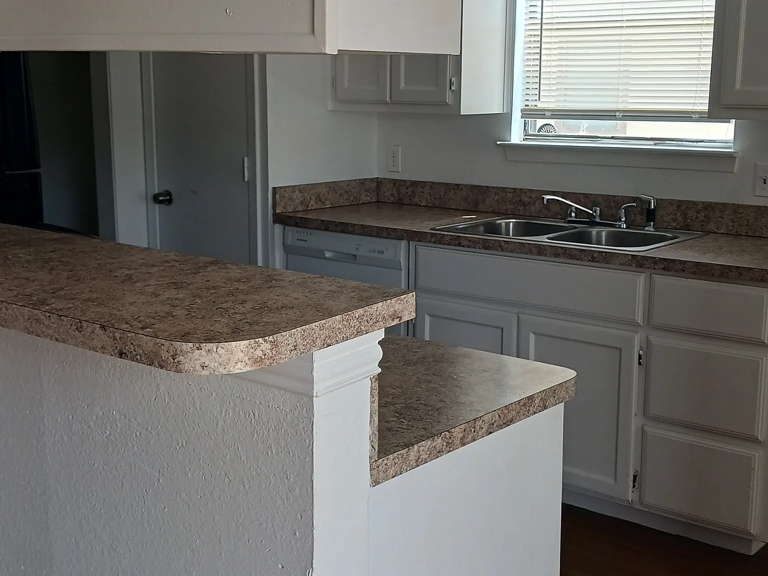 2 bed, 950 sqft, $1,025 — Photo 4