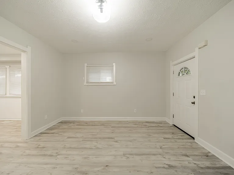 2344 N Capitol Ave — Photo 3