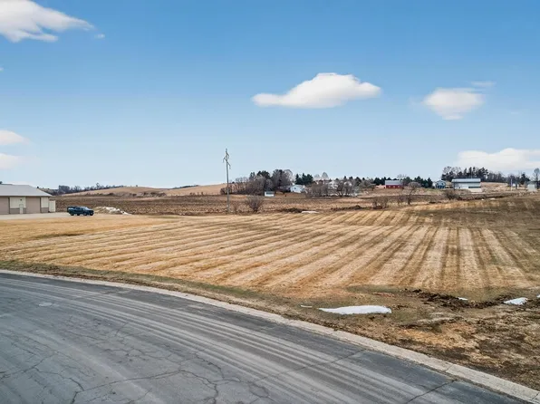 133 W Circle Dr, Saint Charles, MN 55972