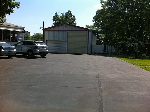 6 car garage & parking