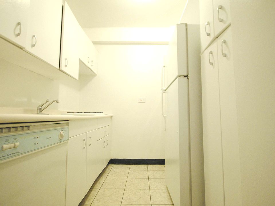 2nd image of 300 E 46th St APT 19C