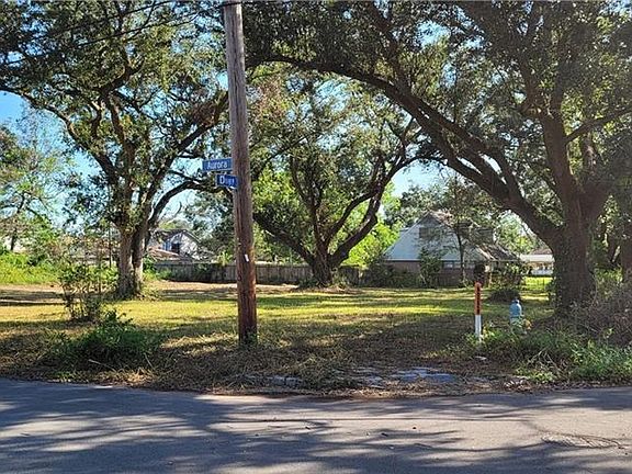 3rd image of 6200 Dover Pl