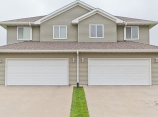 8402 Woodstone Ct SW, Cedar Rapids, IA 52404