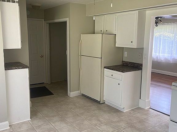 3rd image of 106 W Edgewood St