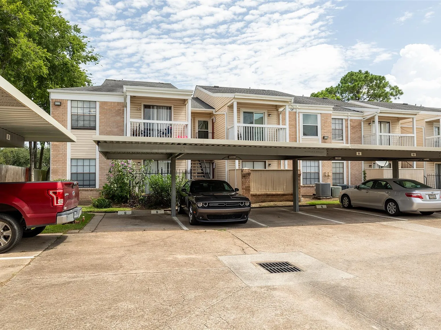 1 bed, 704 sqft, $1,200 — Photo 2