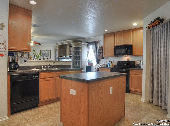 3rd image of 208 Gatewood Trce